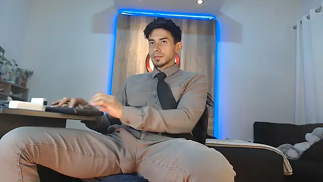 Snapshot of Andrew_4_ chatting on 17, 11, 2025 Andrew 4 online show from 17, 11, 2025