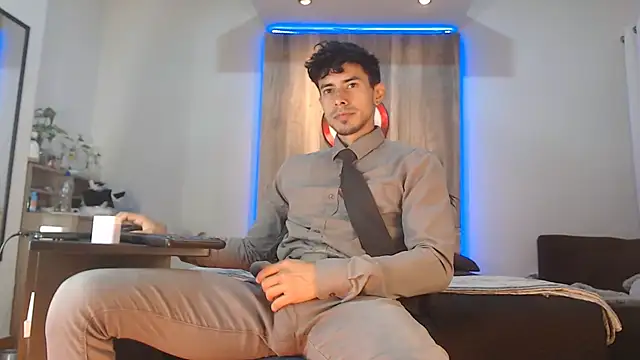 Snapshot of Andrew_4_ chatting on 23, 10, 2025 Andrew 4 online show from 23, 10, 2025