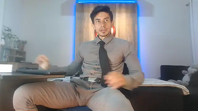 Snapshot of Andrew_4_ chatting on 27, 11, 2025 Andrew 4 online show from 27, 11, 2025