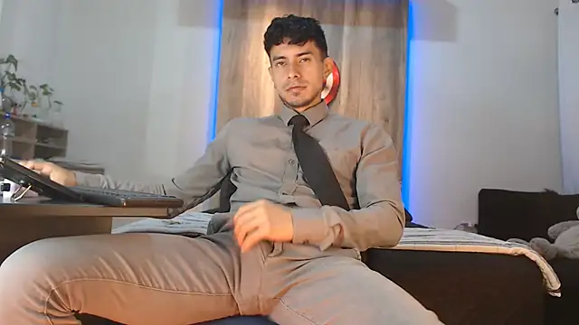 Snapshot of Andrew_4_ chatting on 8, 10, 2025 Andrew 4 online show from 8, 10, 2025