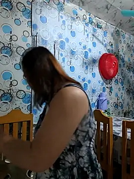 XXLorie 02 online show from 13, 4, 2026