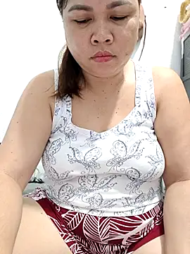 Snapshot of XXLorie_02 chatting on 26, 4, 2026 XXLorie 02 online show from 26, 4, 2026