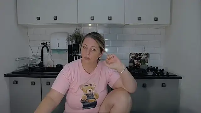 erikaerika online show from 14, 9, 2025