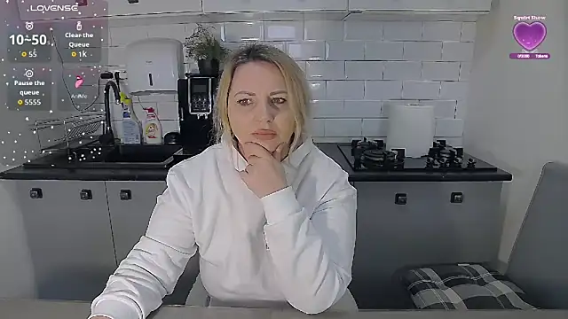 erikaerika online show from 4, 3, 2026