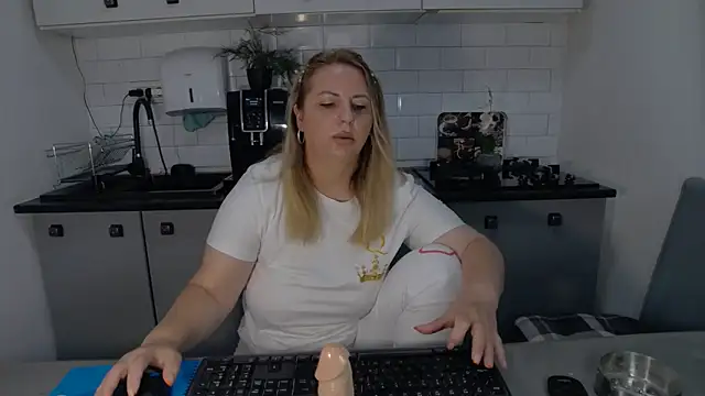 erikaerika online show from 25, 9, 2025