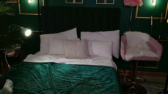 Eille Elfie online show from 22, 9, 2025