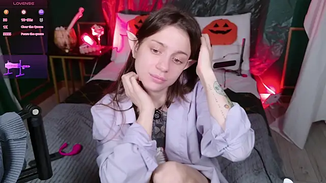 Eille Elfie online show from 27, 10, 2025