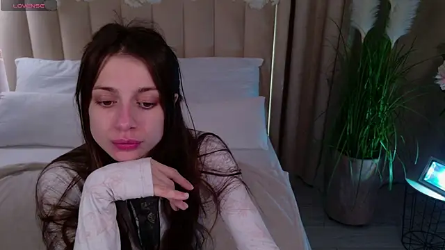 Eille Elfie online show from 7, 10, 2025