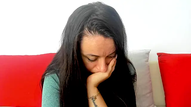 Snapshot of cute_angel95 chatting on 4, 12, 2025 cute angel95 online show from 4, 12, 2025