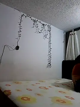 Snapshot of LUNAdeMARTE chatting on 1, 10, 2025 LUNAdeMARTE online show from 1, 10, 2025