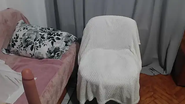 JullieMilf online show from 2, 2, 2025