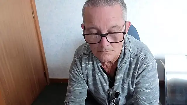 Snapshot of bigballnz chatting on 16, 12, 2025 bigballnz online show from 16, 12, 2025