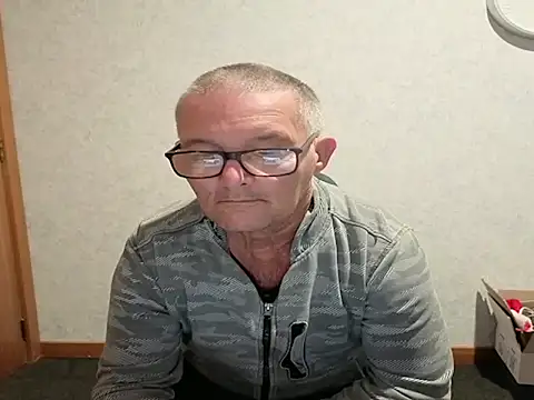 Snapshot of bigballnz chatting on 1, 12, 2025 bigballnz online show from 1, 12, 2025