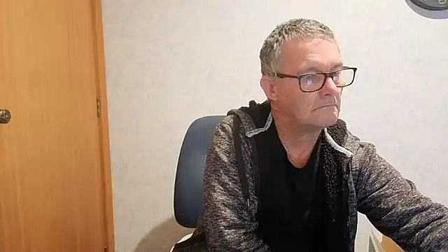 Snapshot of bigballnz chatting on 8, 7, 2026 bigballnz online show from 8, 7, 2026