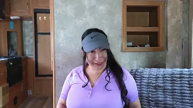 Snapshot of Foglove69 chatting on 4, 4, 2026 Foglove69 online show from 4, 4, 2026