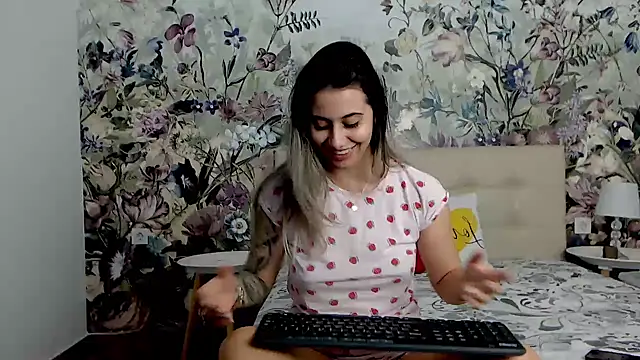 RoseDiamond06 online show from 24, 10, 2025