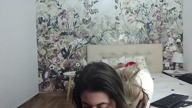 RoseDiamond06 online show from 10, 2, 2026