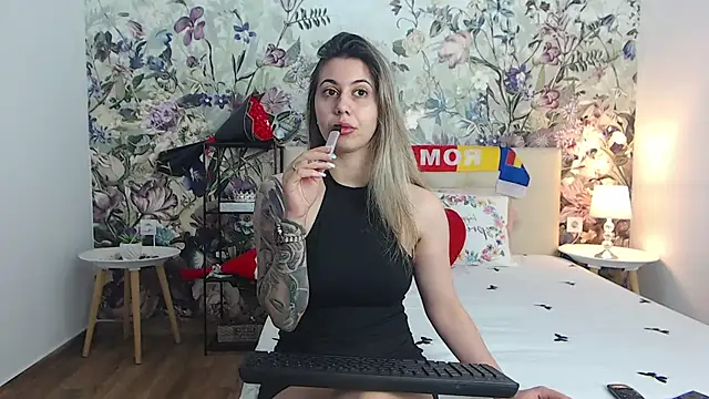 RoseDiamond06 online show from 25, 6, 2026