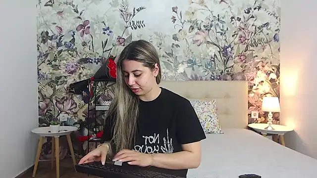 RoseDiamond06 online show from 27, 5, 2026