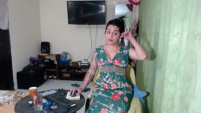 Sashaferrari2000 online show from 2, 4, 2026