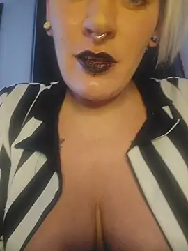 PinkTheHawk online show from 10, 10, 2025