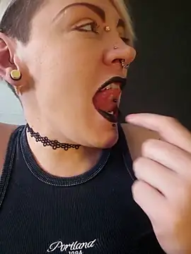 PinkTheHawk online show from 18, 9, 2025