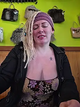 Snapshot of PinkTheHawk chatting on 1, 7, 2026 PinkTheHawk online show from 1, 7, 2026