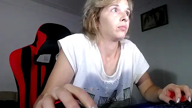 Snapshot of SexxyLety chatting on 15, 9, 2025 SexxyLety online show from 15, 9, 2025