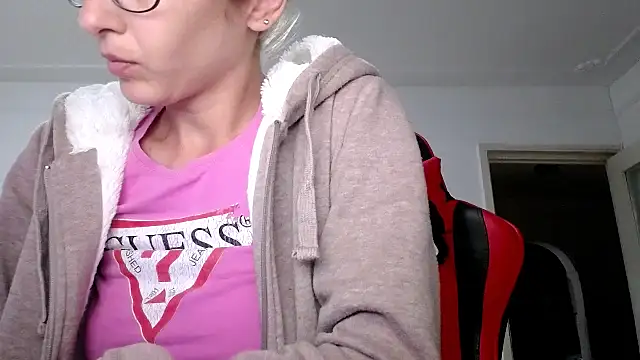 Snapshot of SexxyLety chatting on 17, 9, 2025 SexxyLety online show from 17, 9, 2025