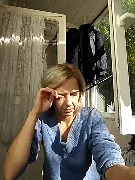 Snapshot of SexxyLety chatting on 17, 10, 2025 SexxyLety online show from 17, 10, 2025