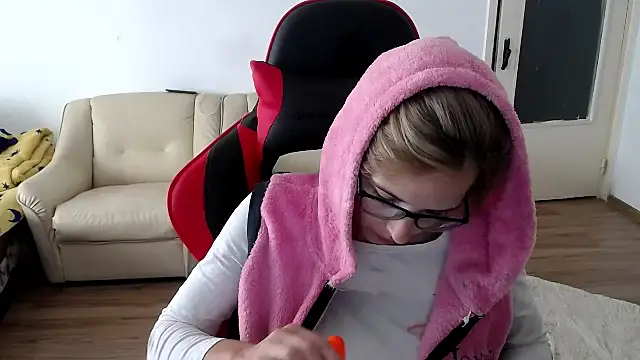 Snapshot of SexxyLety chatting on 27, 9, 2025 SexxyLety online show from 27, 9, 2025