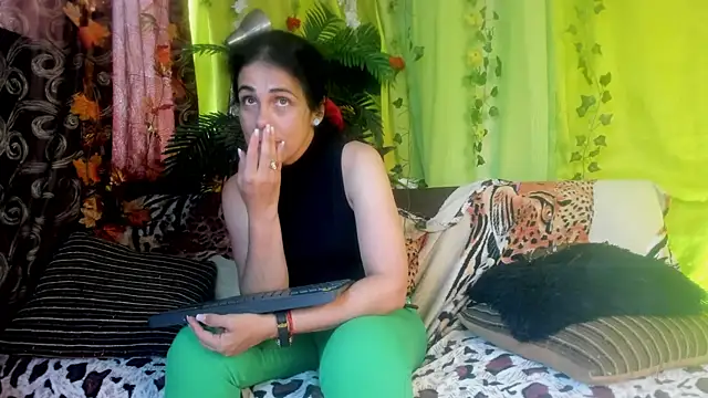 girasol walton online show from 4, 6, 2026