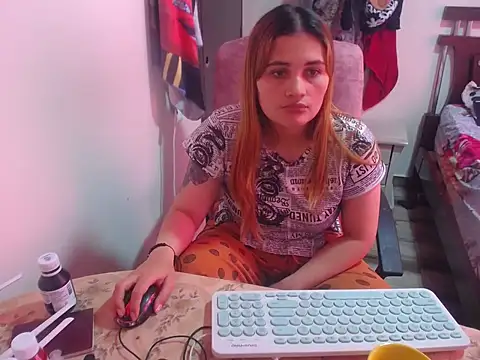 Mia davis01 online show from 13, 1, 2026