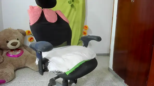 janelleritz online show from 9, 10, 2025