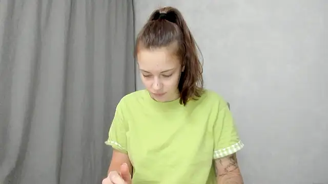 Snapshot of why_again_me chatting on 4, 2, 2026 why again me online show from 4, 2, 2026