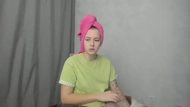 Snapshot of why_again_me chatting on 3, 3, 2026 why again me online show from 3, 3, 2026