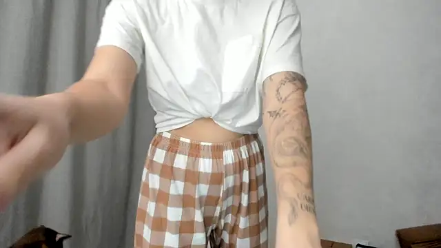 Snapshot of why_again_me chatting on 12, 2, 2026 why again me online show from 12, 2, 2026