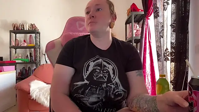 kisicaxx online show from 15, 4, 2026