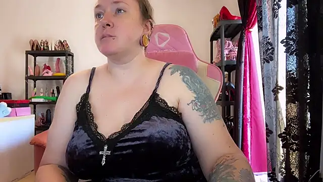 kisicaxx online show from 7, 4, 2026