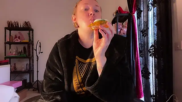 kisicaxx online show from 26, 11, 2025