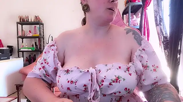 kisicaxx online show from 17, 6, 2026