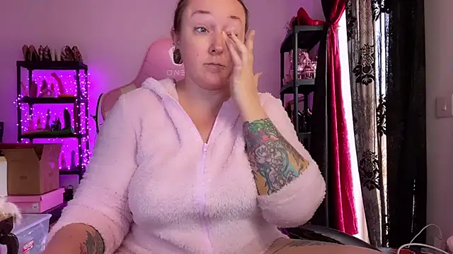 kisicaxx online show from 17, 11, 2025