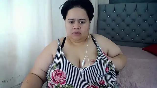 hotlesby4uxxx online show from 12, 12, 2024