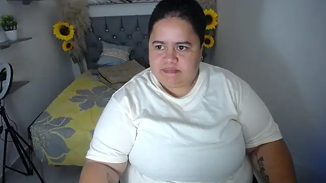 hotlesby4uxxx online show from 25, 4, 2026