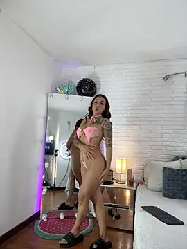 hollythomson online show from 25, 11, 2025