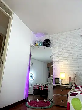 hollythomson online show from 13, 11, 2025