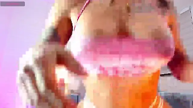 Snapshot of hollythomson chatting on 21, 6, 2026 hollythomson online show from 21, 6, 2026
