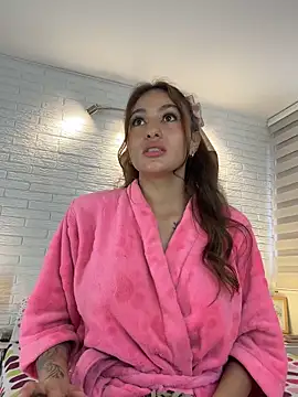 hollythomson online show from 30, 9, 2025