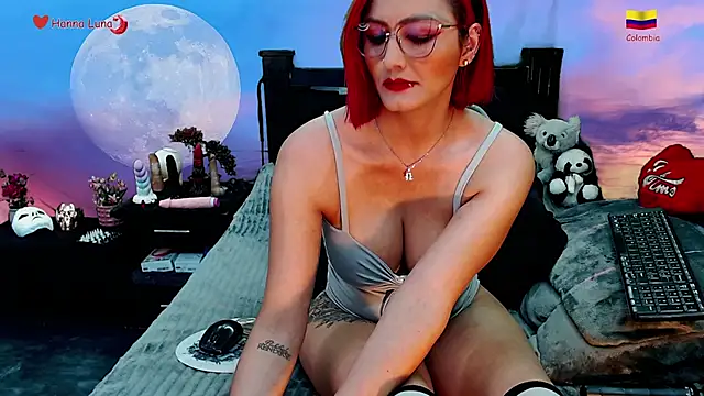 Hanna Luna online show from 10, 1, 2025