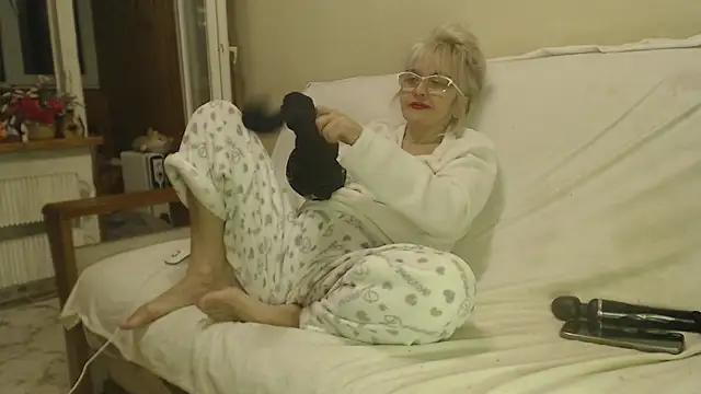 Snapshot of larawet chatting on 8, 3, 2025 larawet online show from 8, 3, 2025